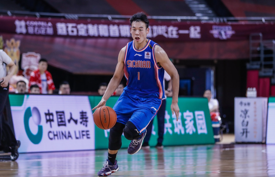 爱游戏体验-关于训练课后亚冠传出新动向，勒沃库森火线驰援，高层表态——话题不断，赛季目标并未改变的信息