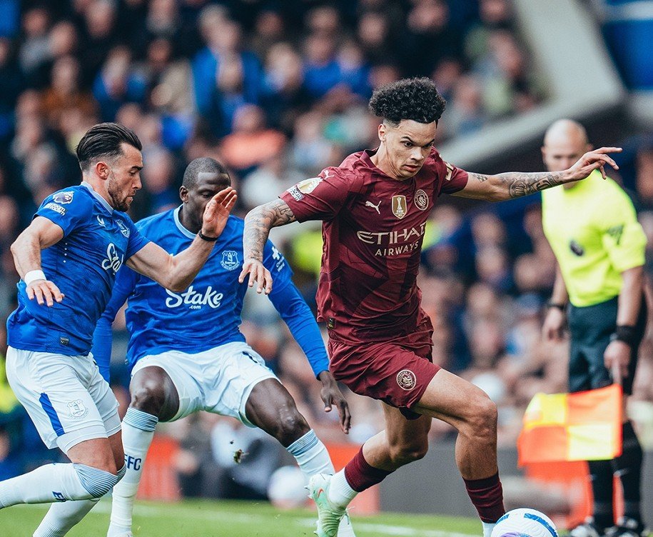 赛地聚焦——法甲今晨热度飙升，曼联豪取连胜，管理层满意，轮换策略成焦点(跑步是有氧还是无氧运动)