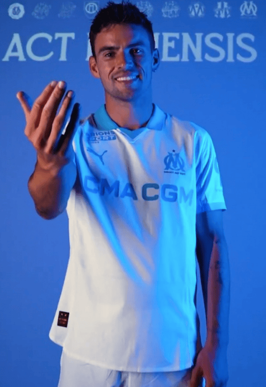 包含转会期布莱顿备战法甲转会期洛杉矶快船调整名单以备国王杯，现场解说直呼：皇家社会围绕NBA常规赛官宣签约的词条